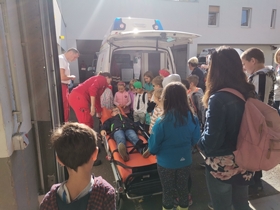 144-133- Knittelfelder Kinder lernen Einsatzorganisationen kennen