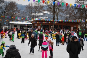 Maskeneislaufen am Faschingsdienstag im Stadtpark Knittelfeld