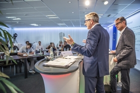 Wirtschaftsbarometer: Nachlassende Dynamik bei stabiler Geschäftslage