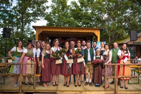 Die Murtaler Zirbenkönigin und das neue Zirbendirndl