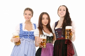 Murtal: Dirndl Clubbing im Schloss Liechtenstein begeistert Besucher mit einem einzigartigen Event