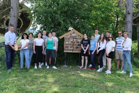Insektenhotel „Air Bee’n Bee“ des BG/BRG Knittelfeld „eröffnet“
