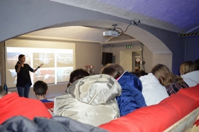 Wissen hilft - Workshops für Schülerinnen und Schüler